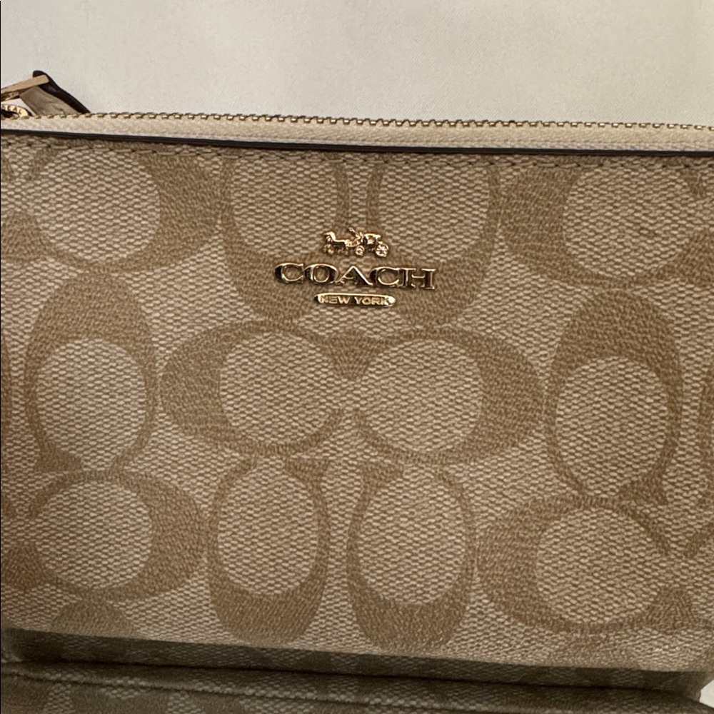 Coach Signature Beige Wristlet Wallet - New - Picture 4 of 8